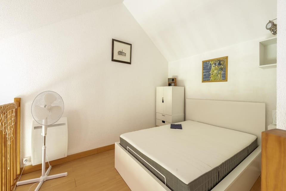 Property building, Living room, Bedroom