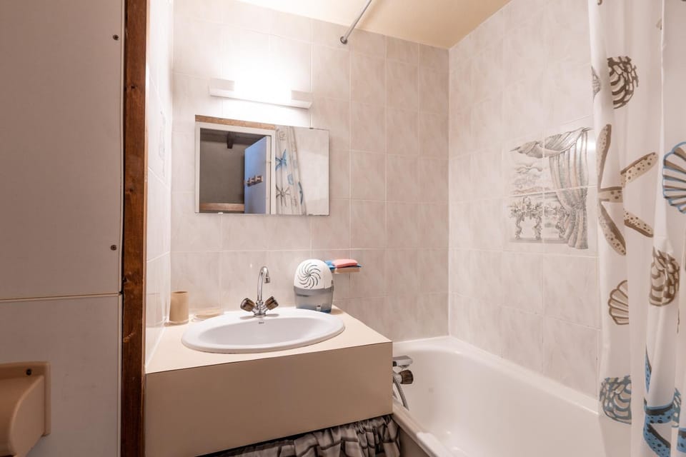 Bathroom, Living room