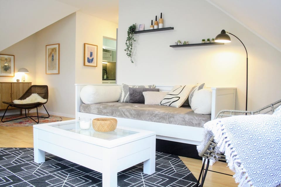 Bed, Living room