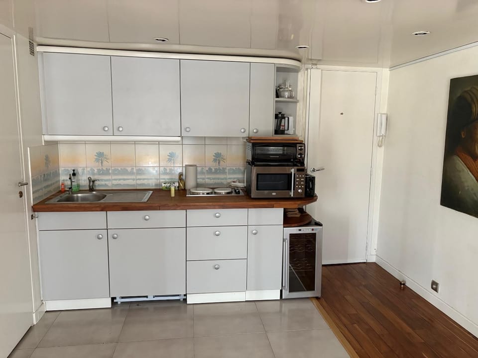 Facade/entrance, Kitchen or kitchenette