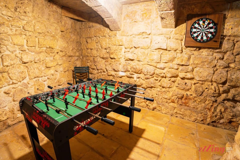 Game Room, Game Room