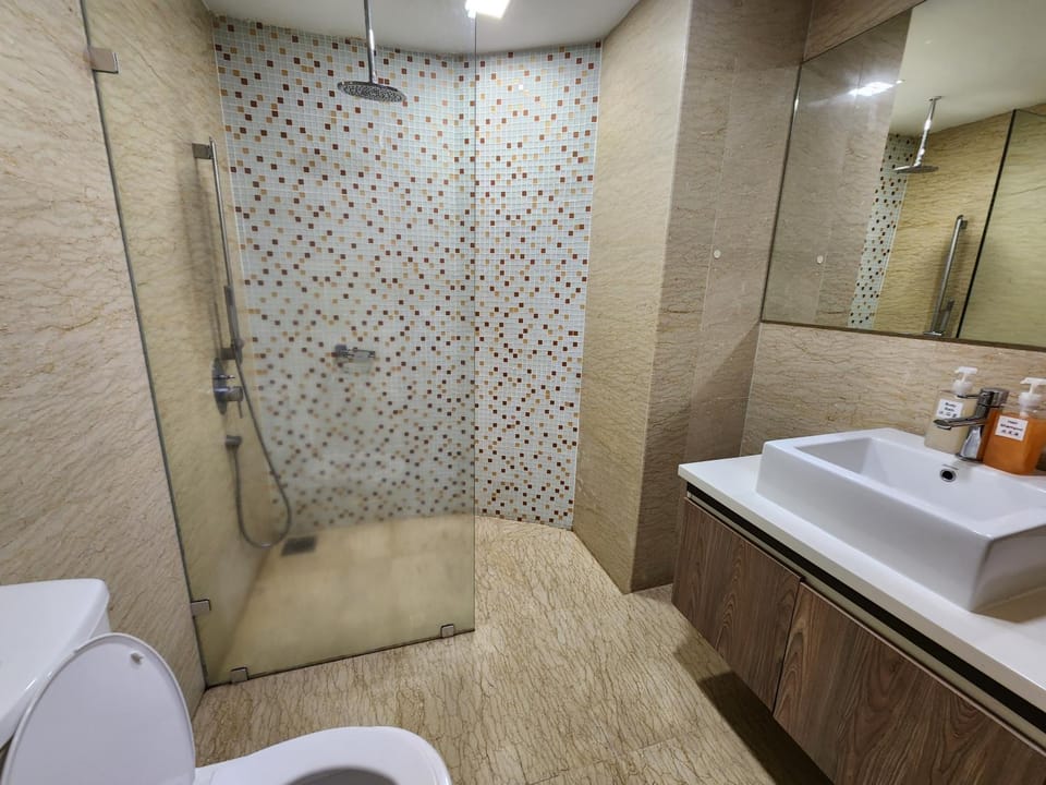 Shower, Toilet, Bathroom, towels