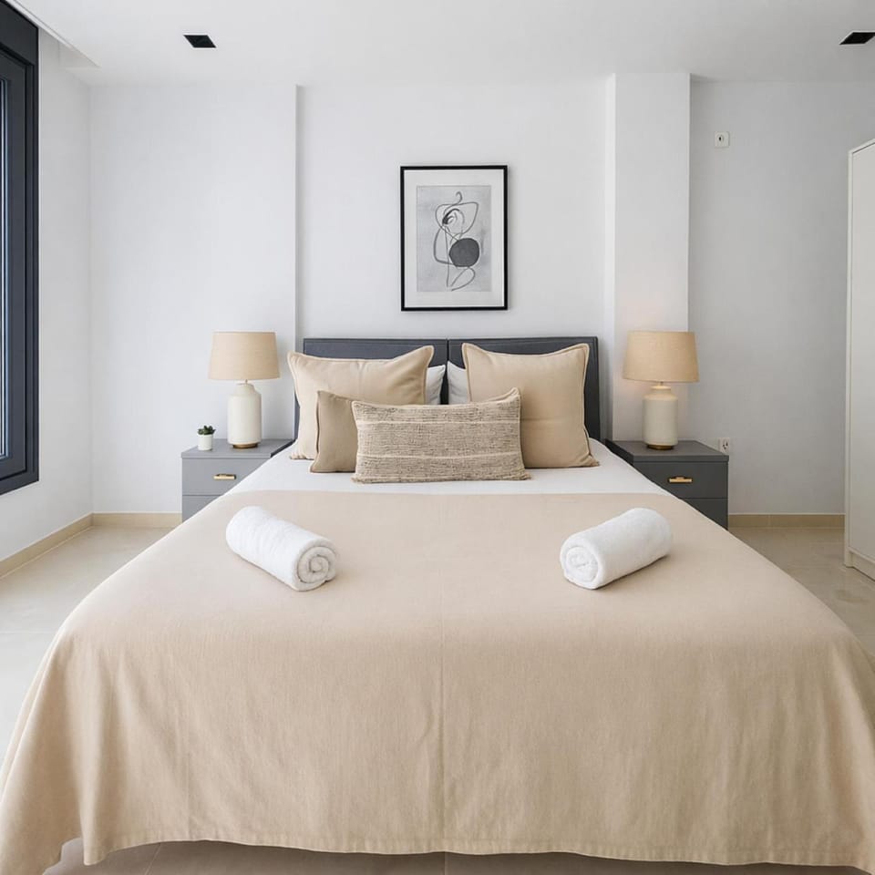 Photo of the whole room, Bedroom
