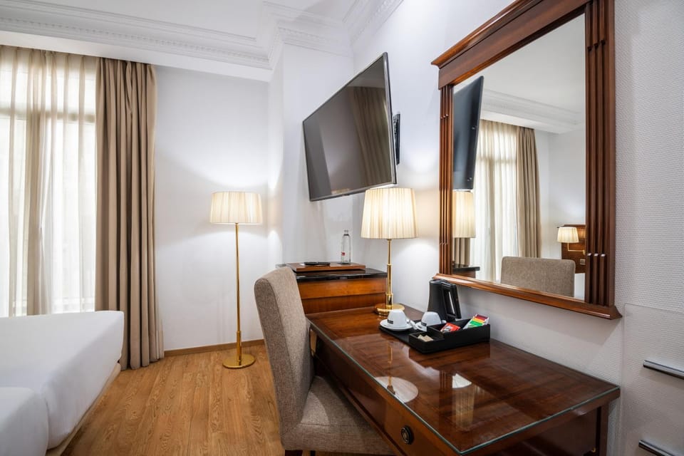Bed, TV and multimedia, Coffee/tea facilities, Bedroom, Drinks
