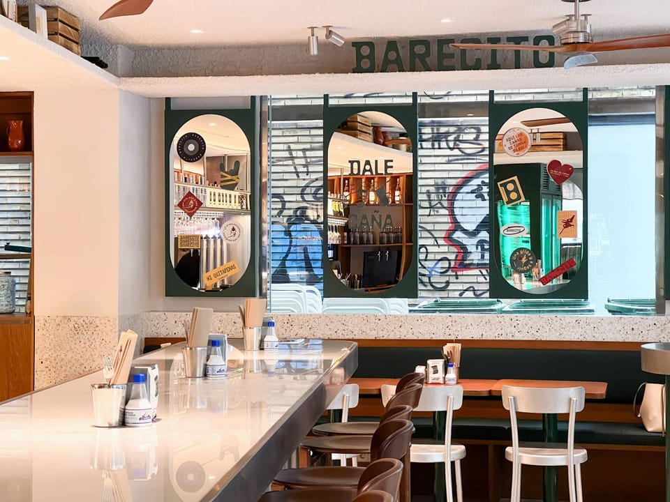 Restaurant/places to eat, Lounge or bar, Dining area, Drinks