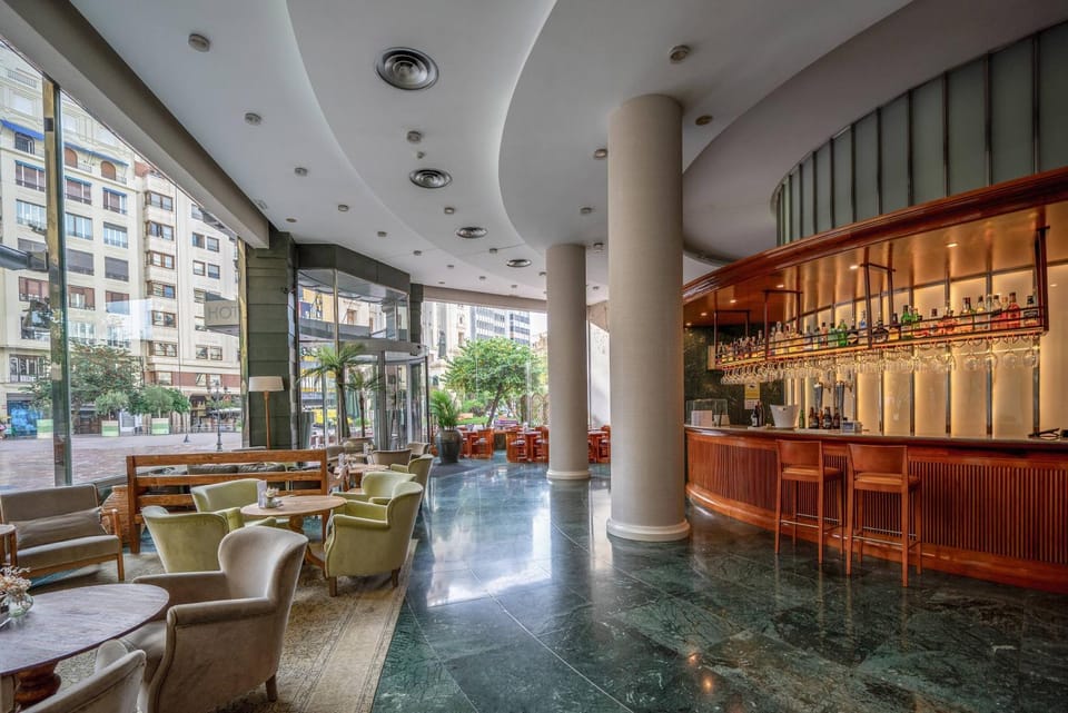 Restaurant/places to eat, Facade/entrance, View (from property/room), Lobby or reception, Lounge or bar, Dining area, Entertainment, Drinks