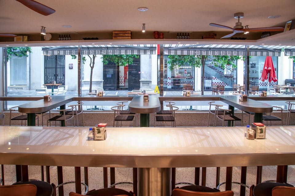 Restaurant/places to eat, Dining area