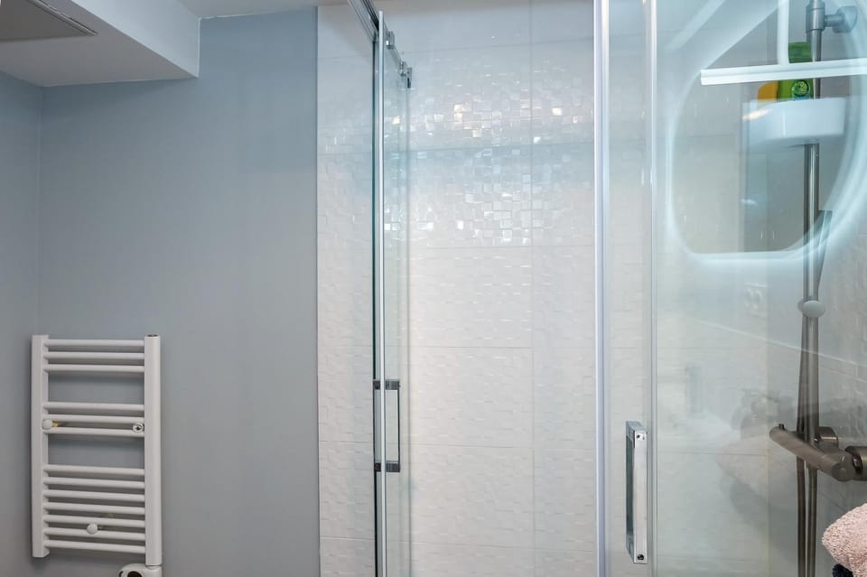 Bathroom, Living room