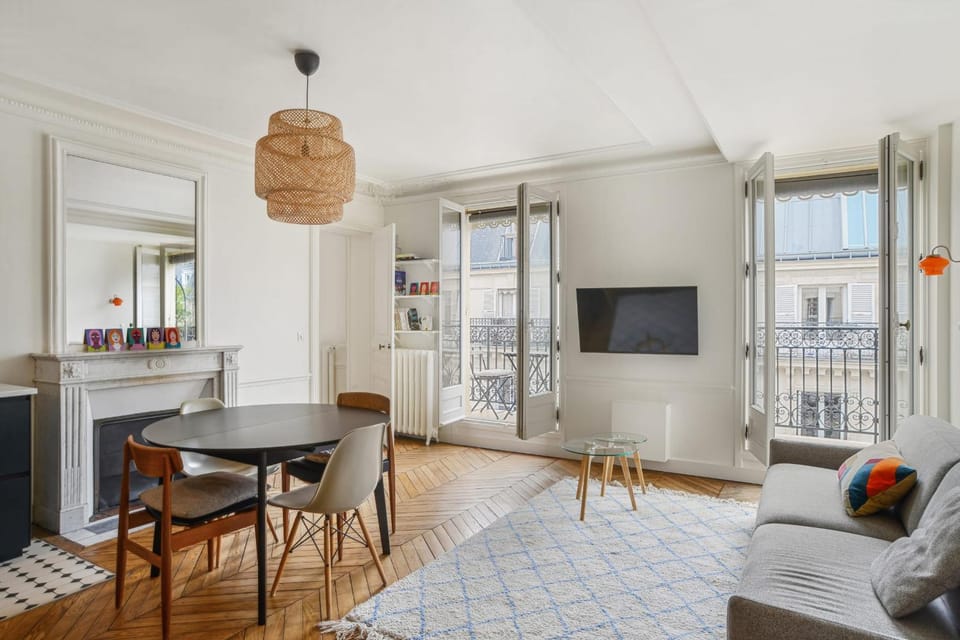 TV and multimedia, Living room, Dining area