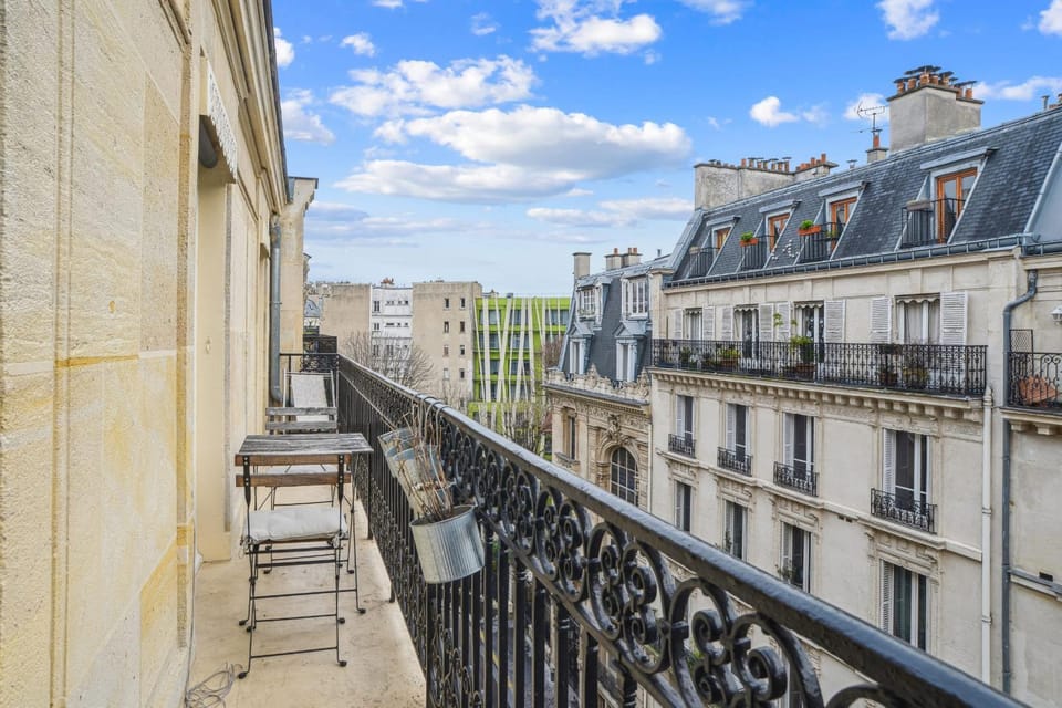 View (from property/room), Balcony/Terrace, City view