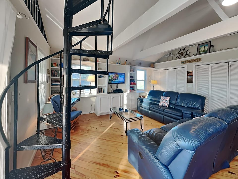TV and multimedia, Living room, Seating area, furniture