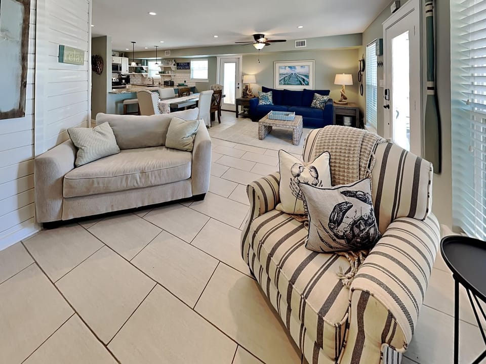 Kitchen or kitchenette, Living room, Seating area, Dining area, furniture, air conditioner