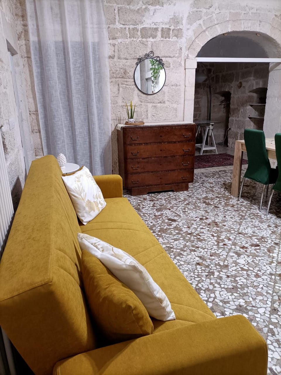 Bed, Living room