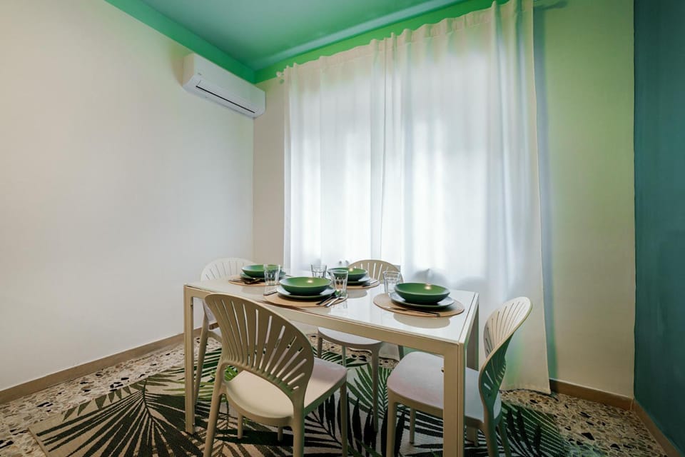 Living room, Seating area, Dining area, air conditioner