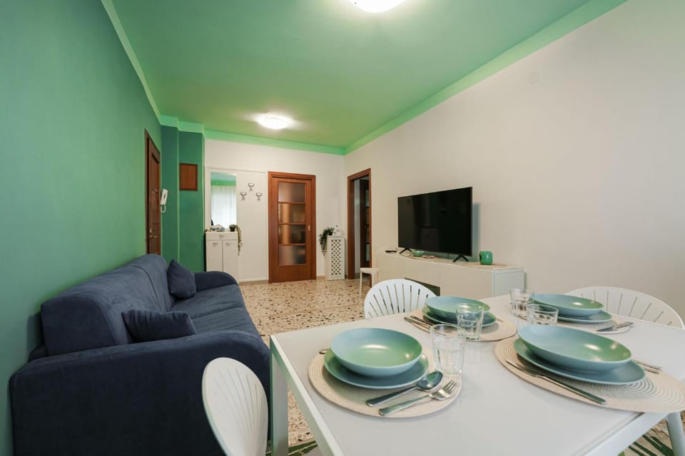 TV and multimedia, Living room, Seating area, Dining area, Evening entertainment