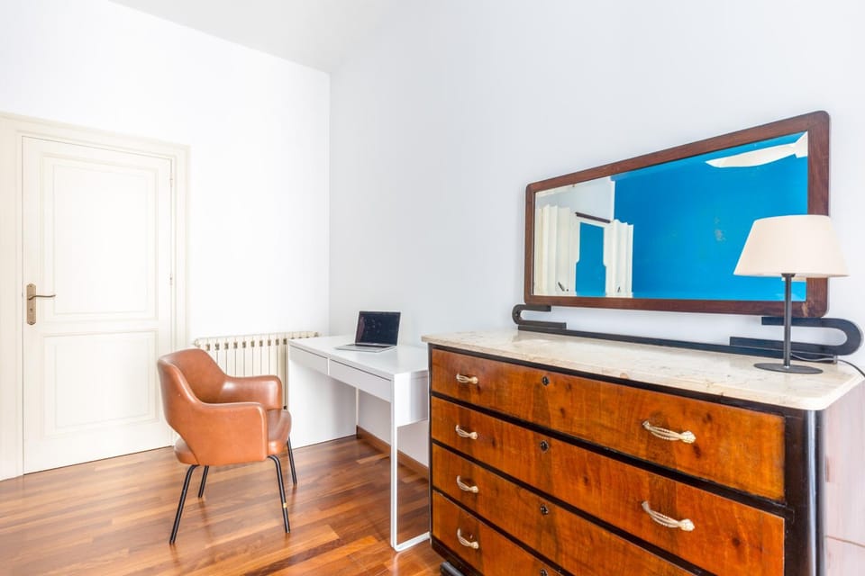 Seating area, Bedroom