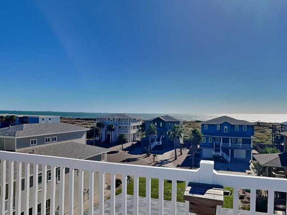 Property building, Neighbourhood, Balcony/Terrace, Street view