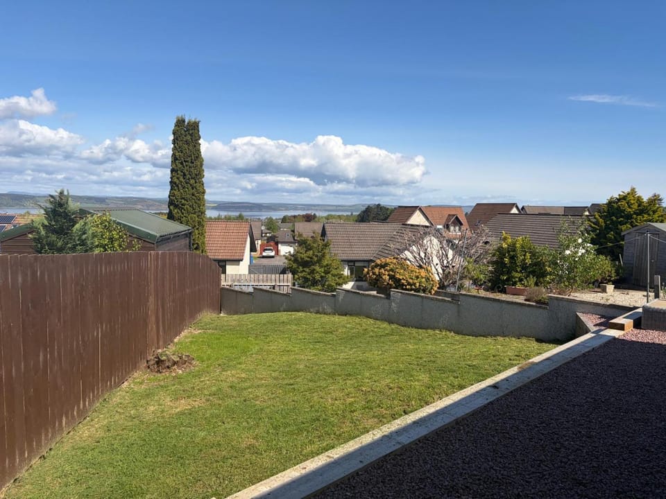 Firth View Heights, Luxury Detached Cottage with Stunning Panoramic View House in Scotland
