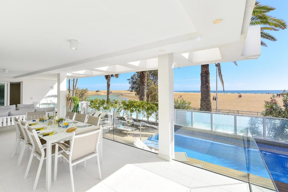 Balcony/Terrace, Dining area, Pool view
