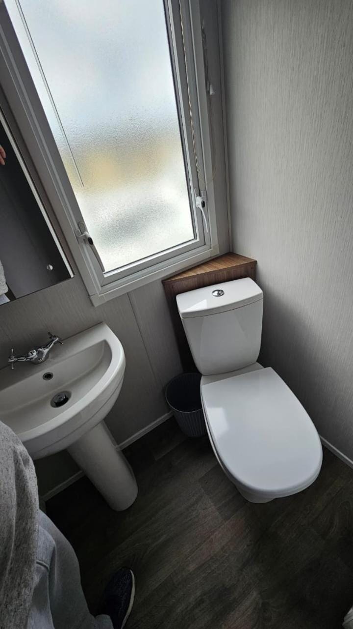 Kent Coast Haven sleeps 6 to 8 Apartment in Allhallows