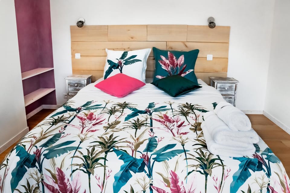 Bed, Photo of the whole room, Bedroom
