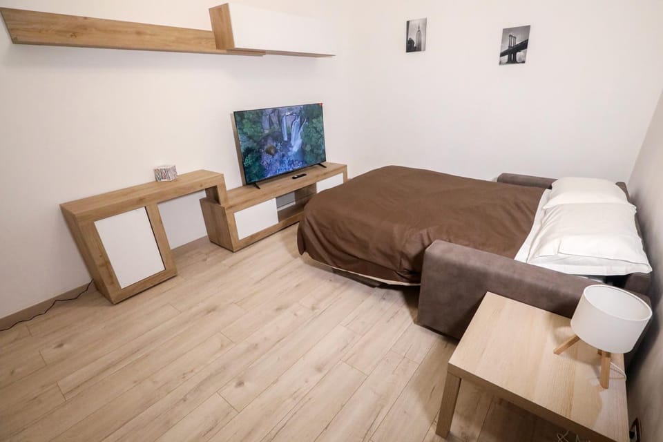 Bed, Living room, Bedroom