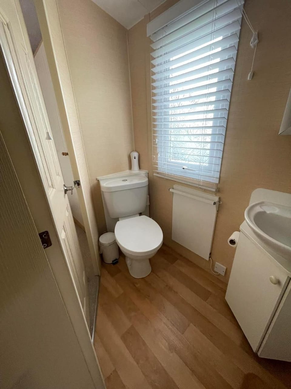 The Perfect Escape 2 Bedroom Static Caravan Pet Friendly House in Tirymynach