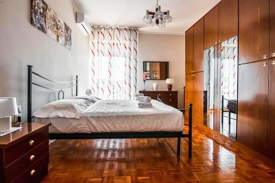 Bed, Photo of the whole room, Bedroom, wardrobe