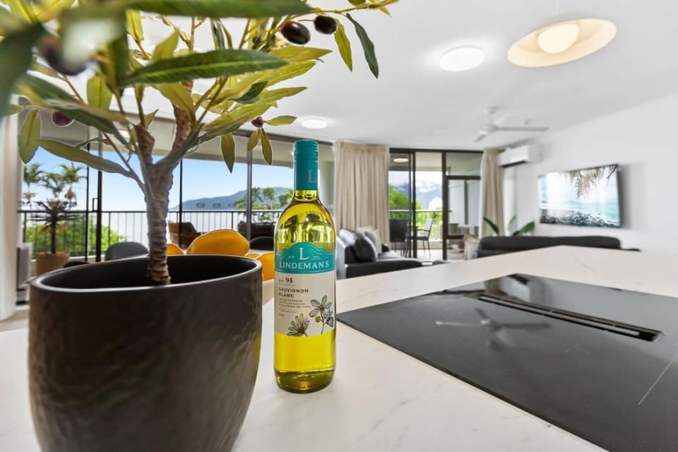 View (from property/room), Decorative detail, Sea view, stove, kitchen