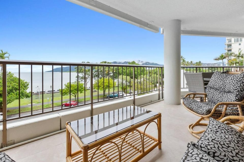 Day, View (from property/room), Balcony/Terrace, Seating area, Sea view, internet