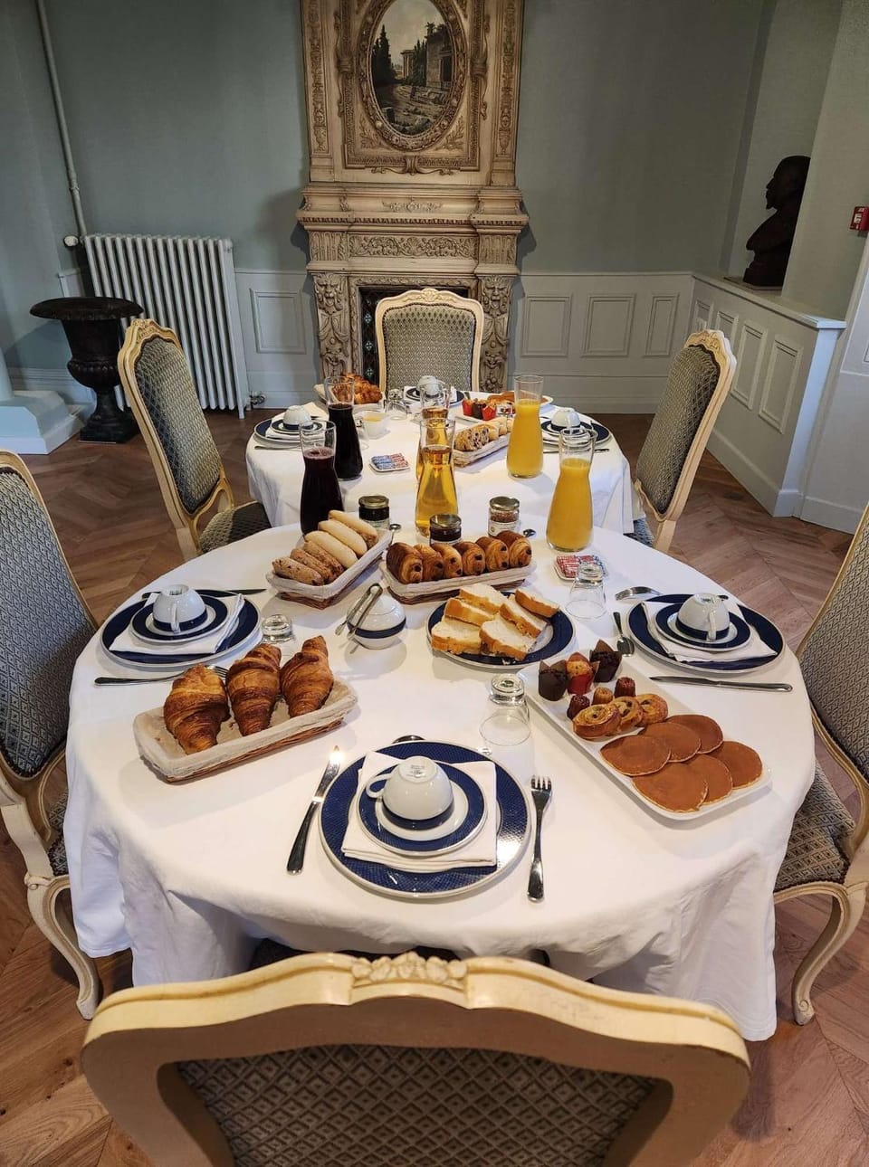 Food and drinks, Dining area, Food, Breakfast, Continental breakfast, Drinks