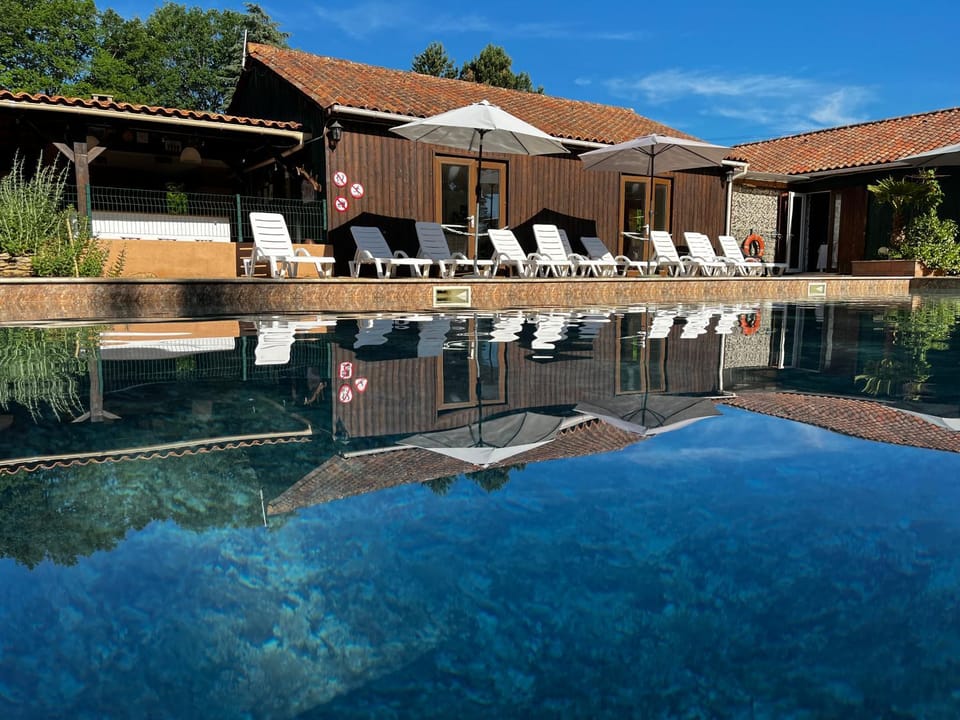 Day, Swimming pool, sunbed