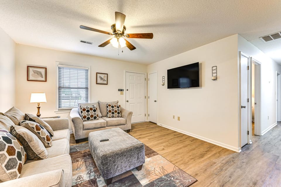 Deck & Fenced Yard: Family Home in Winterville House in Greenville