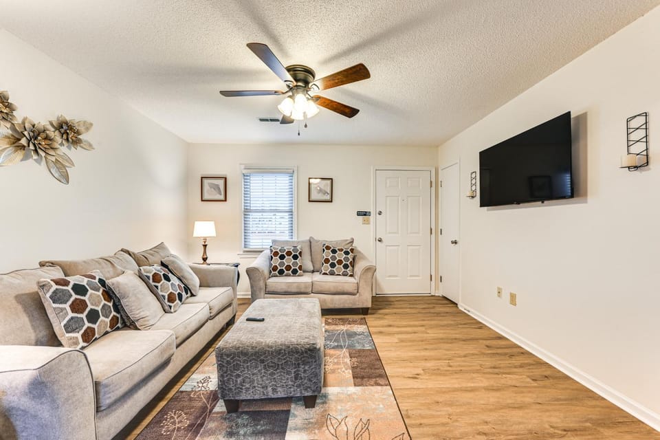 Deck & Fenced Yard: Family Home in Winterville House in Greenville