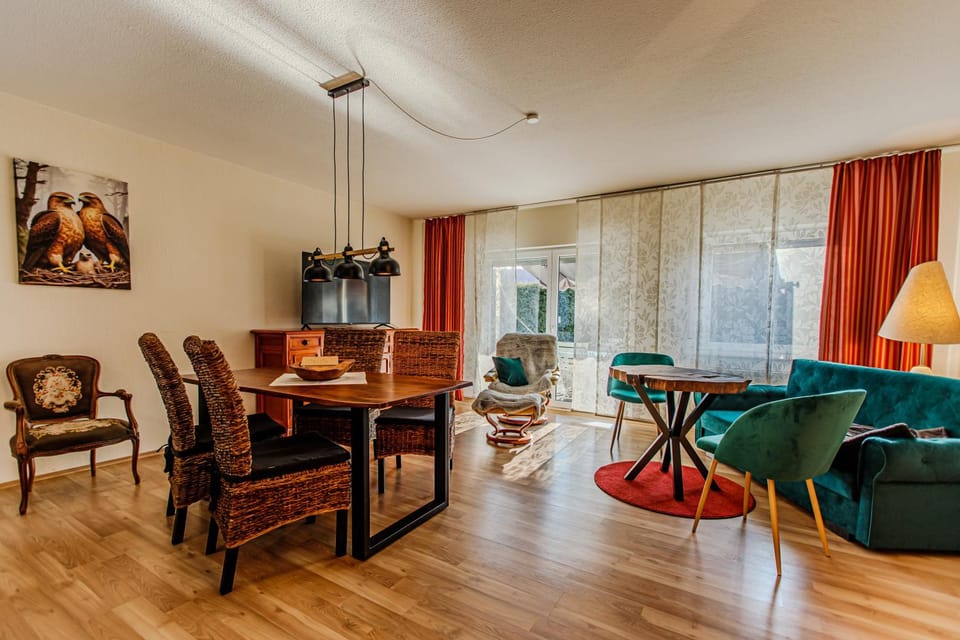 Living room, Seating area, Dining area