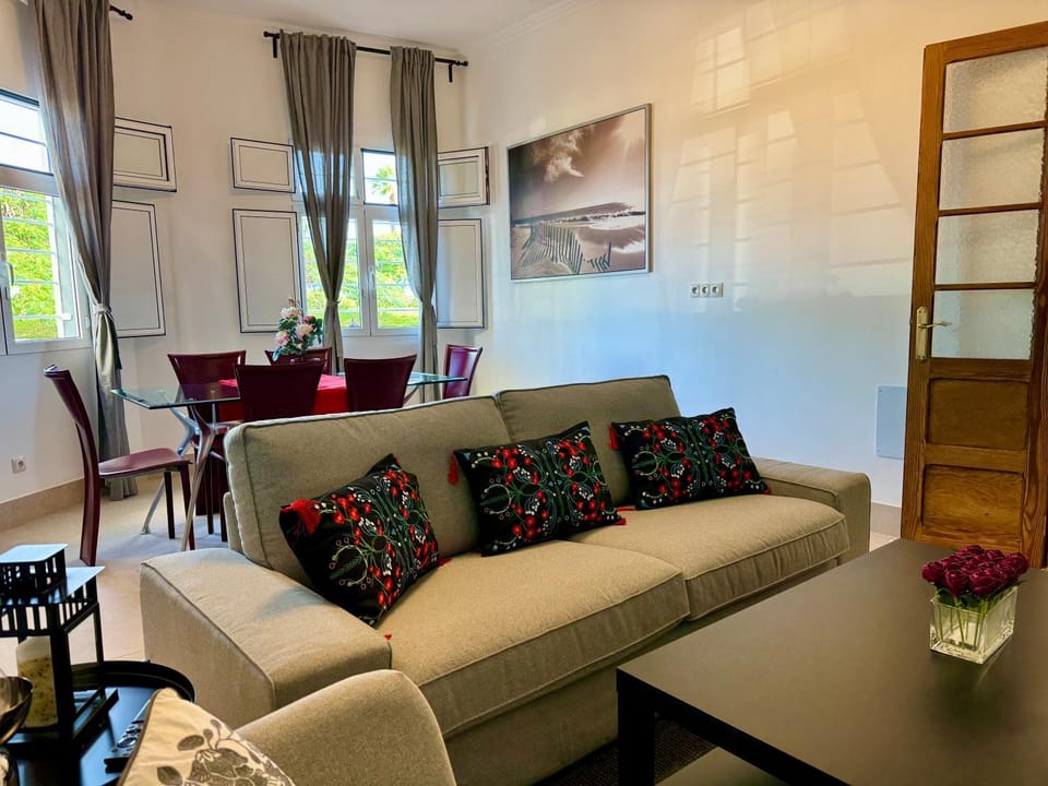 Living room, Lounge or bar