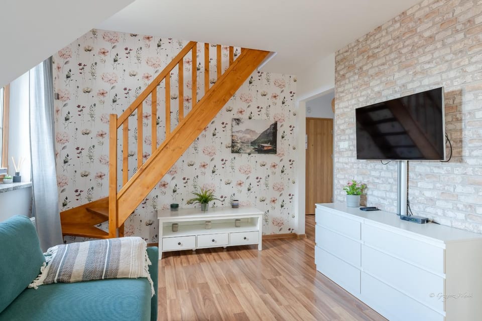 Apartament Górska Przystań - blisko dworca PKP, w spokojnej okolicy by Apartamenty w Karkonoszach Apartment in Lower Silesian Voivodeship