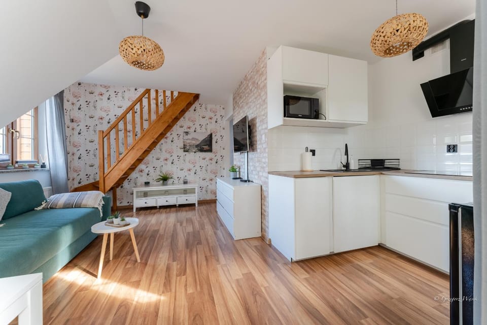 Apartament Górska Przystań - blisko dworca PKP, w spokojnej okolicy by Apartamenty w Karkonoszach Apartment in Lower Silesian Voivodeship