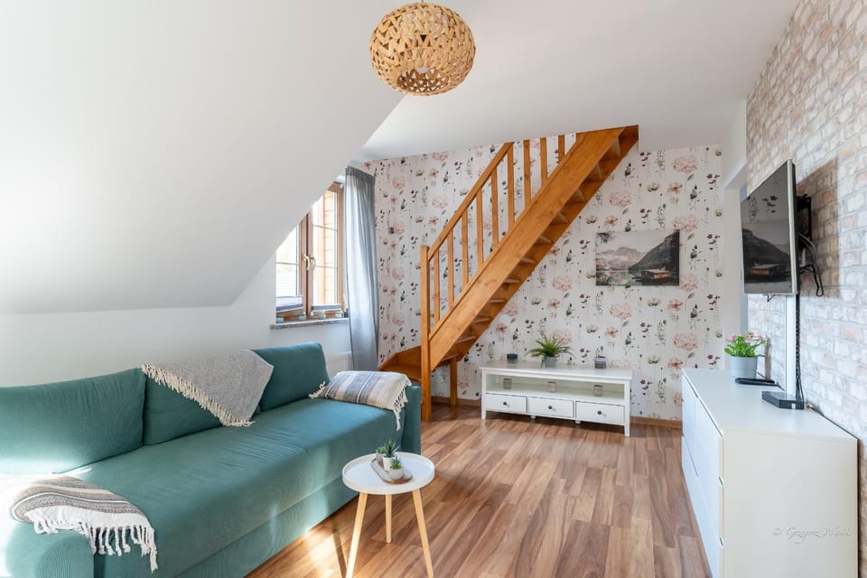 Apartament Górska Przystań - blisko dworca PKP, w spokojnej okolicy by Apartamenty w Karkonoszach Apartment in Lower Silesian Voivodeship