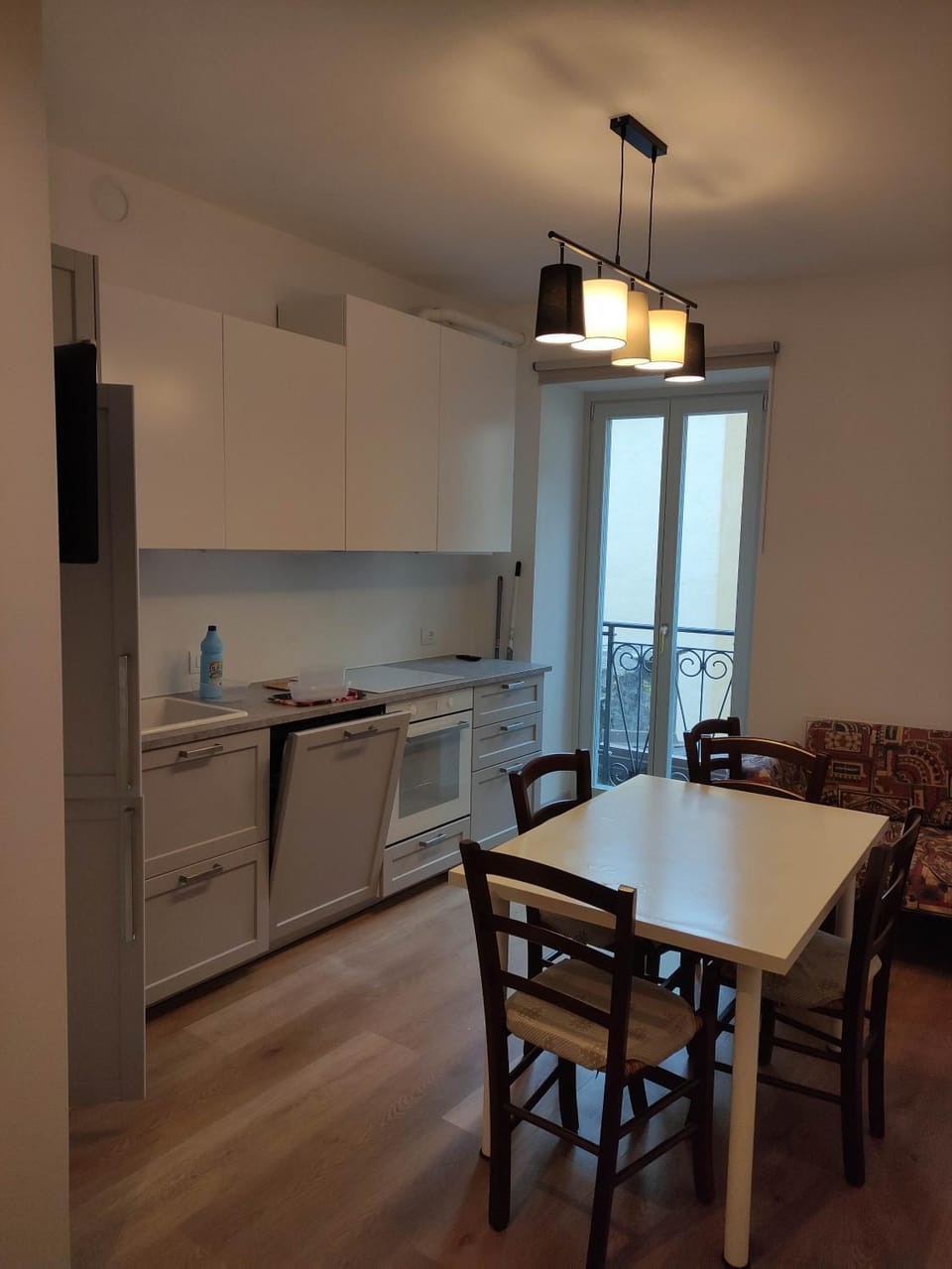 Kitchen or kitchenette, Dining area, stove
