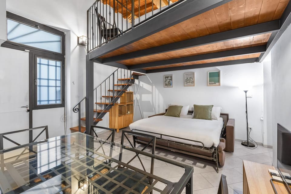 Bedroom, kitchen