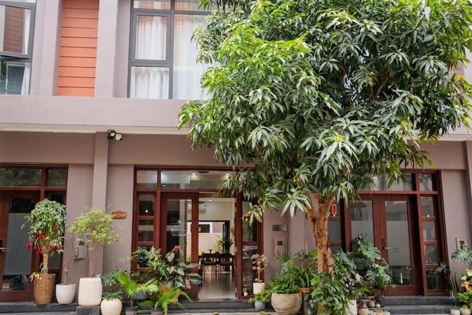 Property building, Facade/entrance