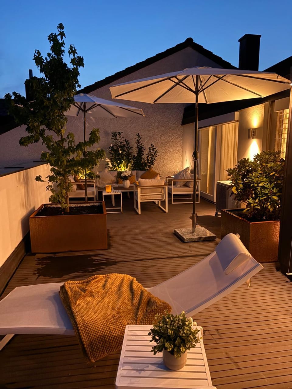 Munich Penthouse with Kitchen, Roofgarden and Parking Apartment in Munich