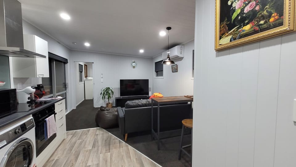 Communal lounge/ TV room, TV and multimedia, Kitchen or kitchenette, Living room, Seating area