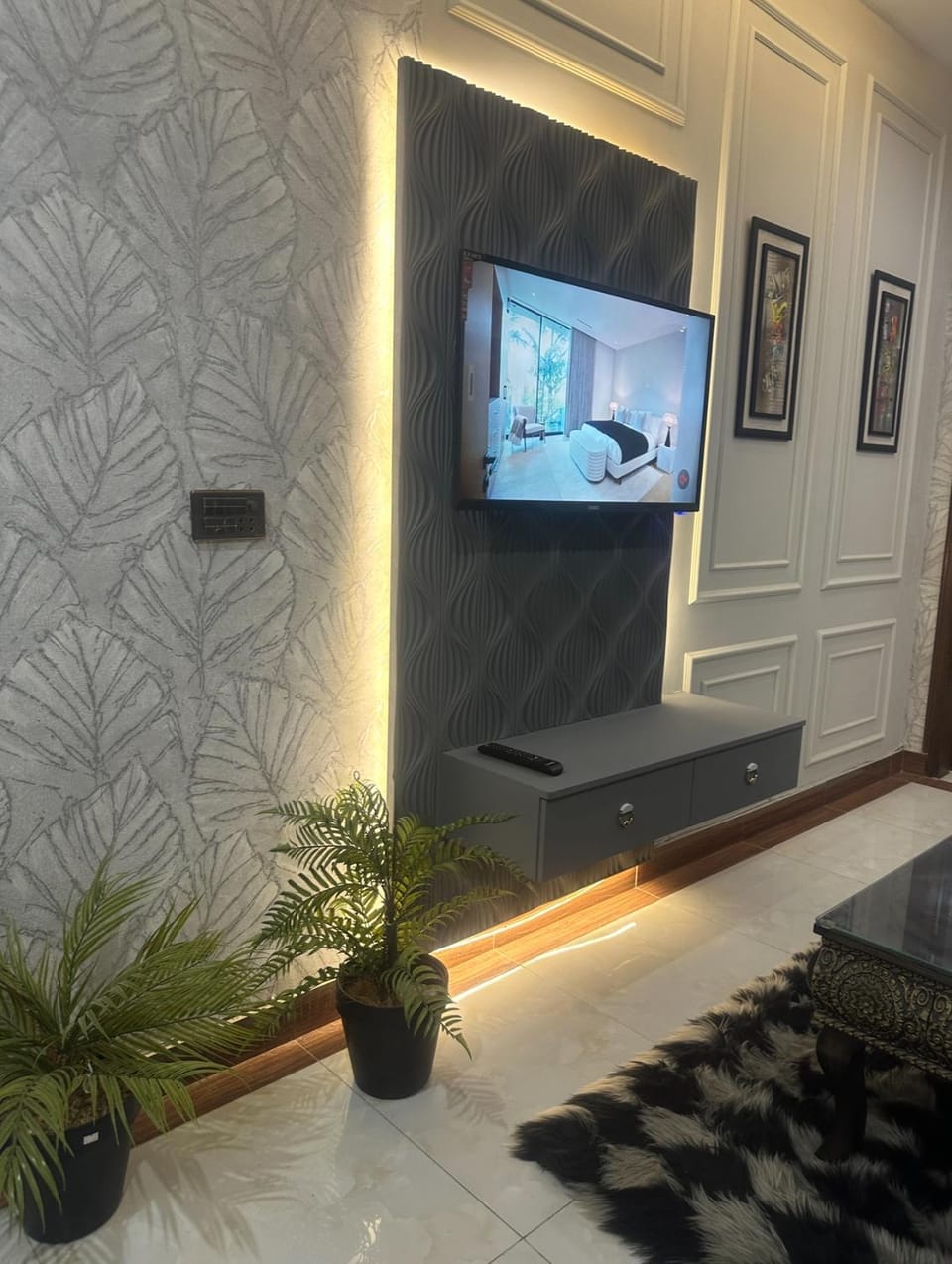 Communal lounge/ TV room, TV and multimedia, Living room, Seating area, Evening entertainment