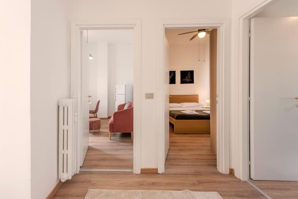 Photo of the whole room, Seating area, Bedroom