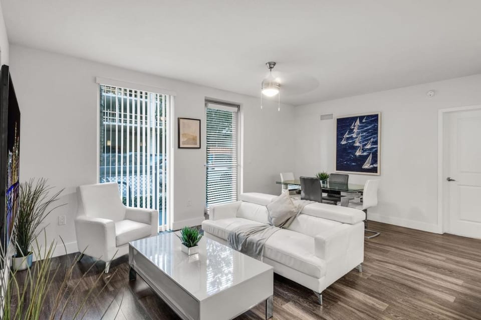 Comfort and Convenience 2BR Unit with Free Parking Apartment in Miami