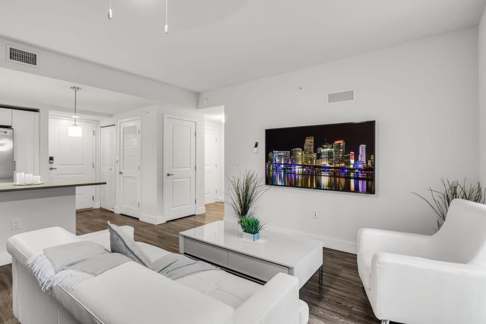 Comfort and Convenience 2BR Unit with Free Parking Apartment in Miami