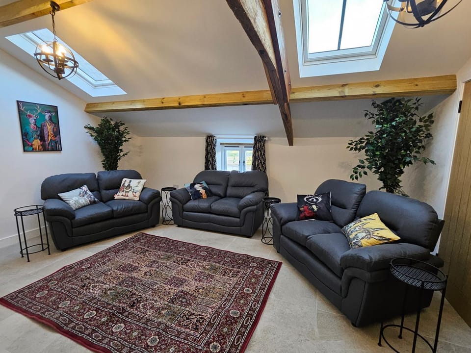 Sleeps 14, Stunning, Dog Friendly, Hot Tub, Rural House in Sedgemoor