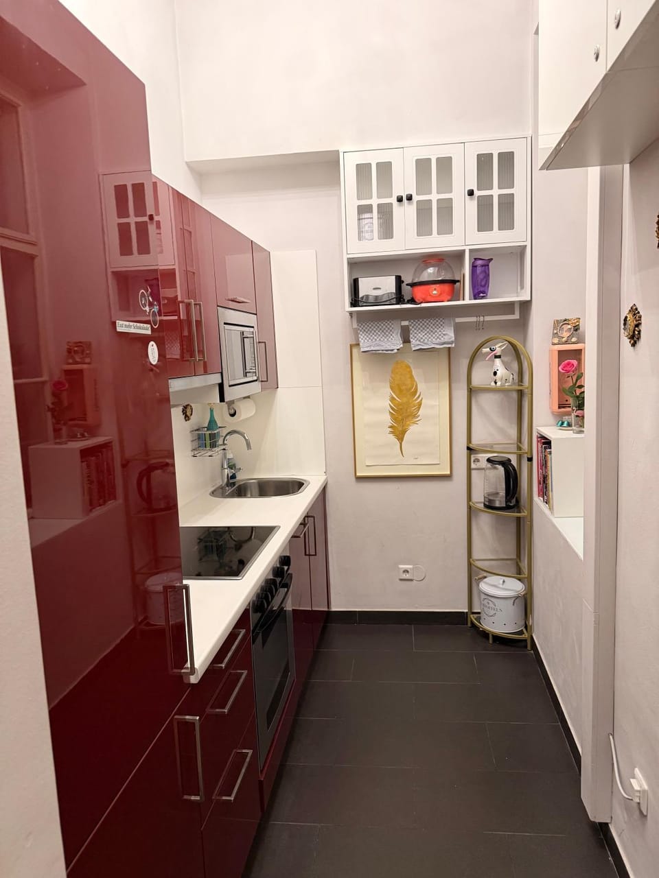 Kitchen or kitchenette, oven